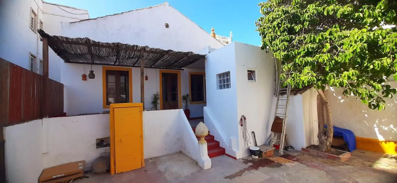 Hostel A Casa Da Arvore Faro
